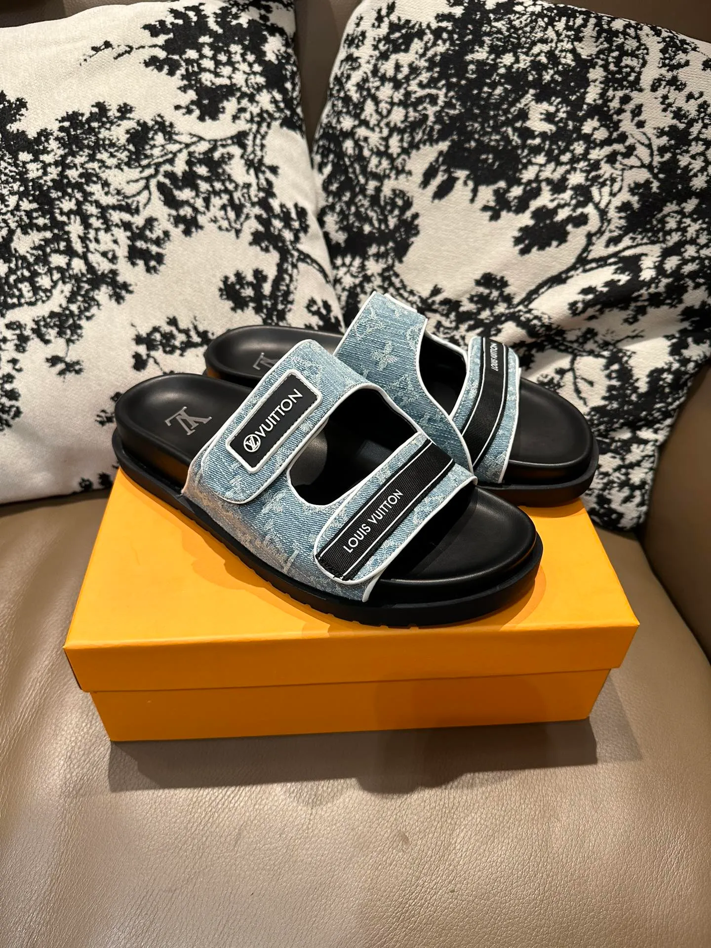 Men's shoes 💰360💰 LV flip flops, cowhide surface, sheepskin lining, size 36-46